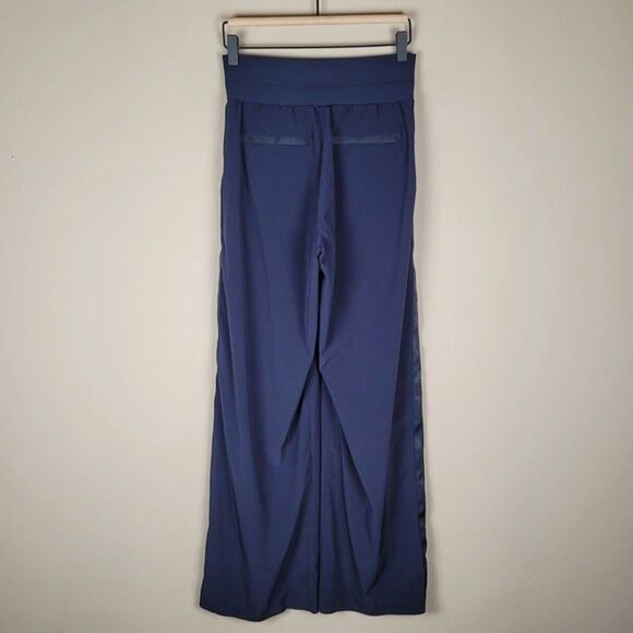 Athleta Size 4 Nolita Wide Leg Pant Pull On Lightweight Stretch Navy Blue - Picture 3 of 12